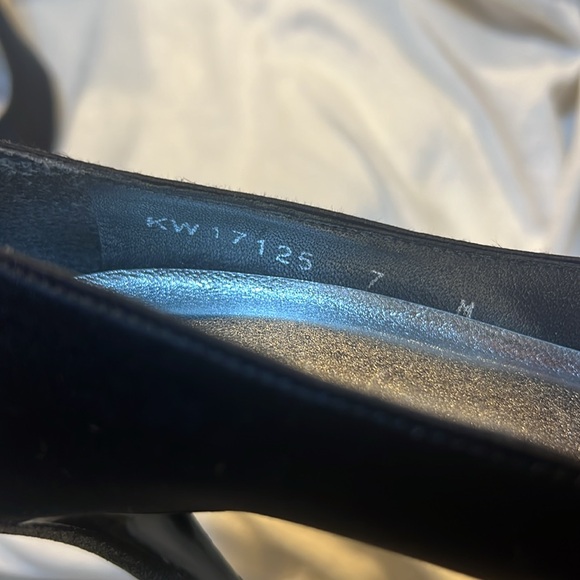 Stuart Weitzman black satin with glitter on toe and  3.75” heel. Size 7. - Picture 4 of 7